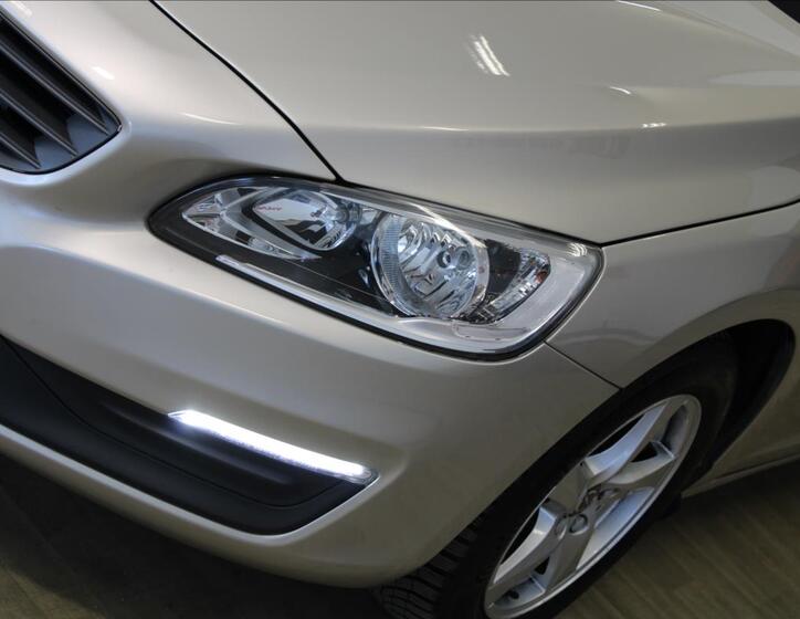 Volvo V60 5