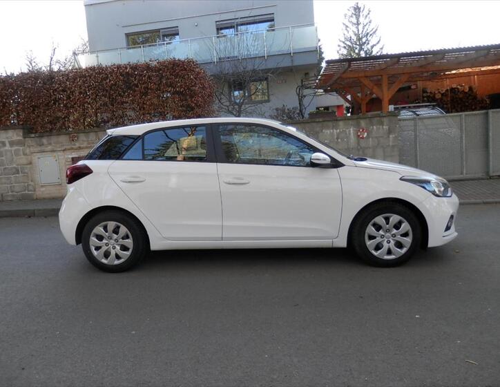 Hyundai i20 10