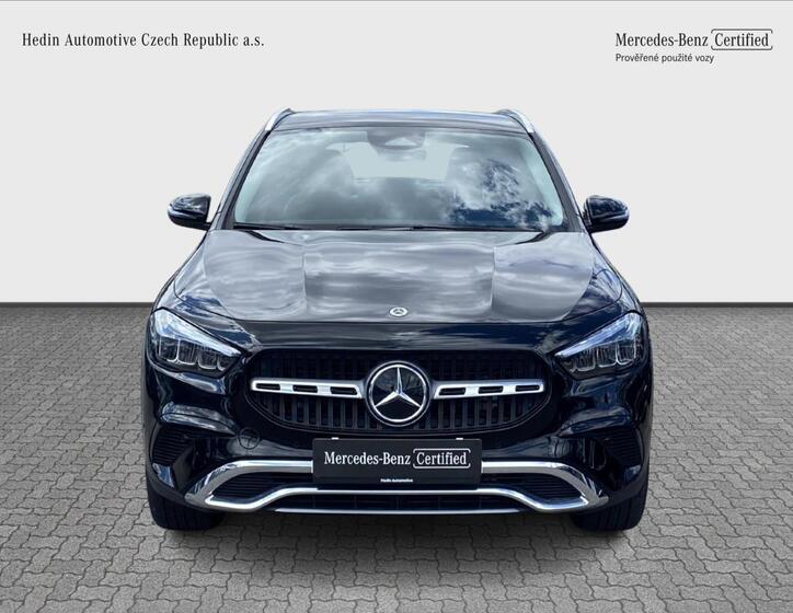 Mercedes-Benz GLA 8