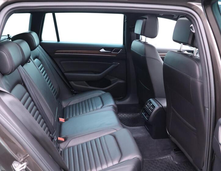 Volkswagen Passat 16