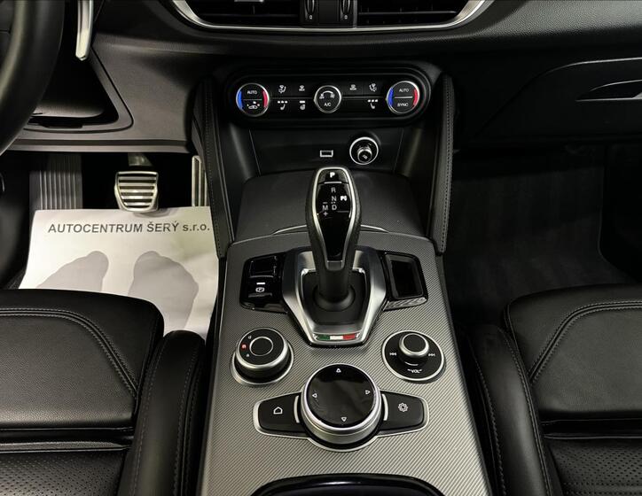 Alfa Romeo Stelvio 36