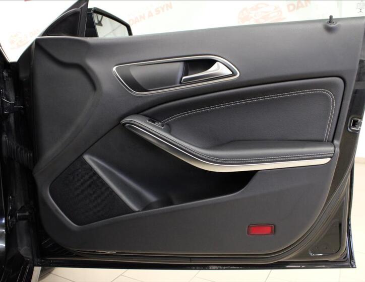 Mercedes-Benz CLA 11