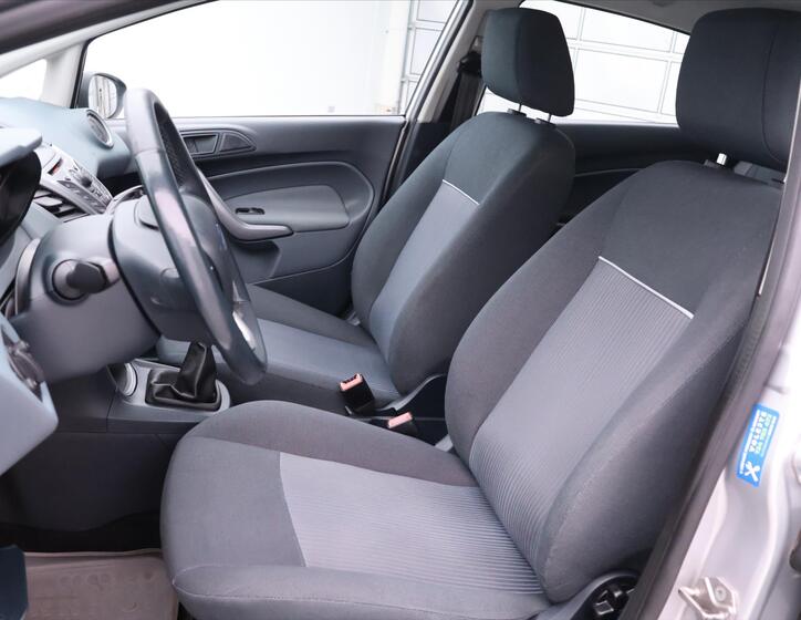 Ford Fiesta 12