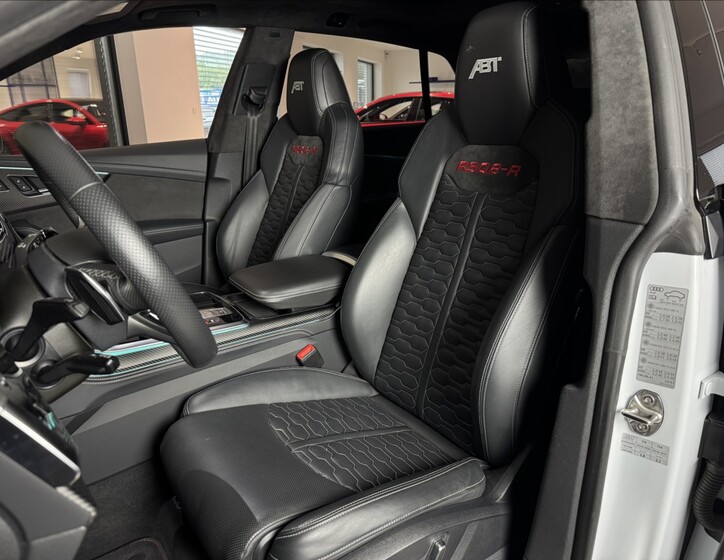 Audi RS Q8 33