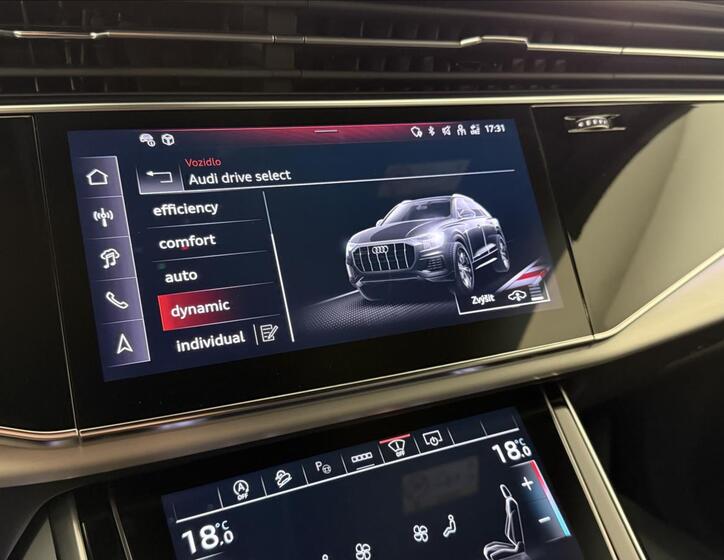 Audi Q8 28