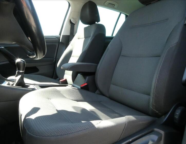 Volkswagen Golf 73