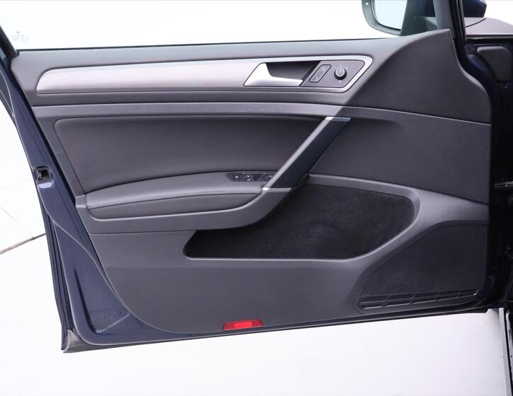Volkswagen Golf 10