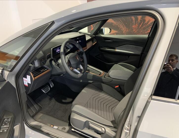 Cupra Born 11