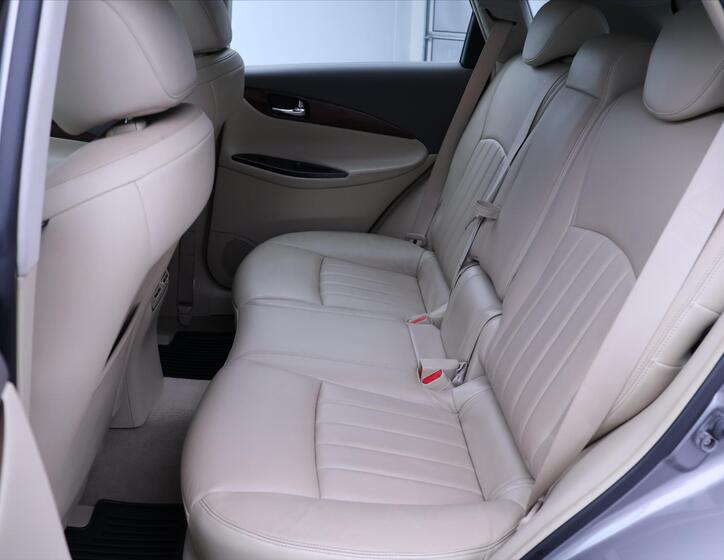 Infiniti EX35 16