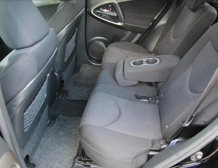 Toyota RAV4 8