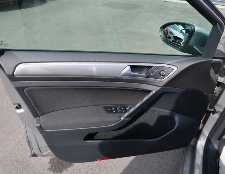 Volkswagen Golf 17