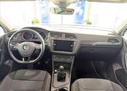 Volkswagen Tiguan 9