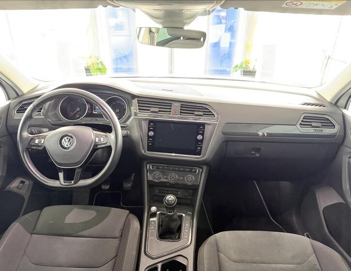 Volkswagen Tiguan 9
