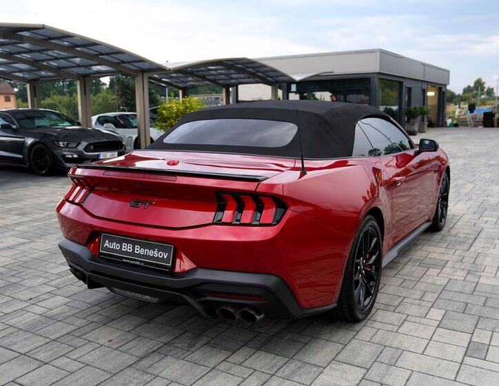Ford Mustang 6
