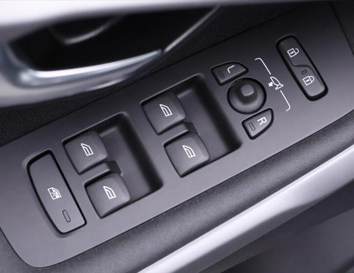 Volvo V40 16