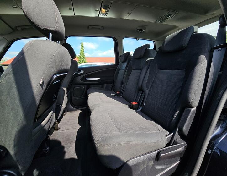 Ford Galaxy 29