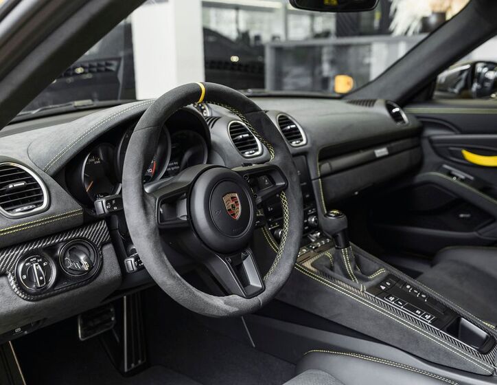 Porsche Cayman 5