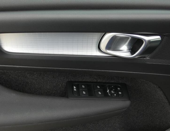 Volvo XC40 9