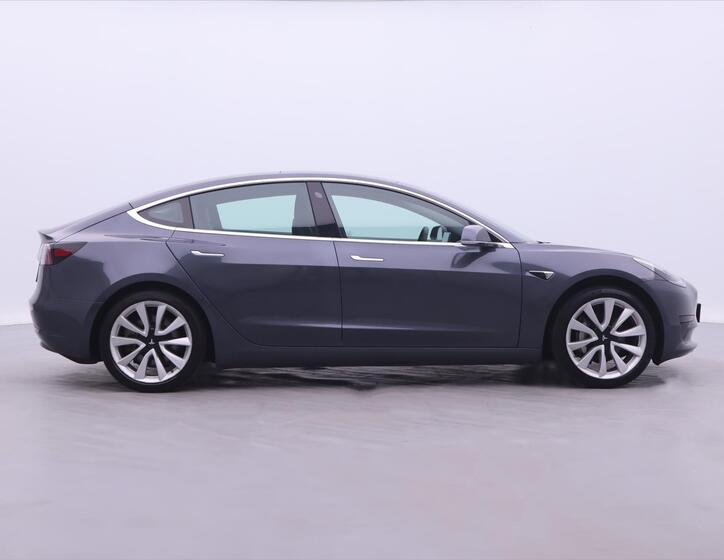 Tesla Model 3 8