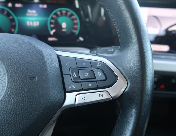 Volkswagen Golf 42