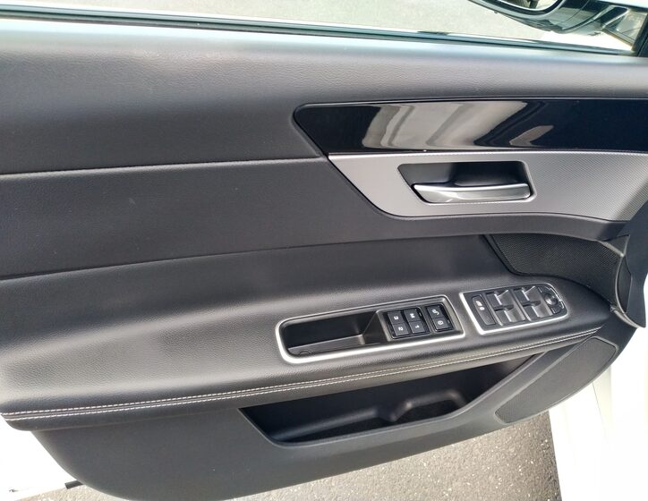 Jaguar XF 10