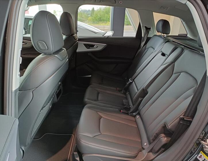 Audi Q7 10