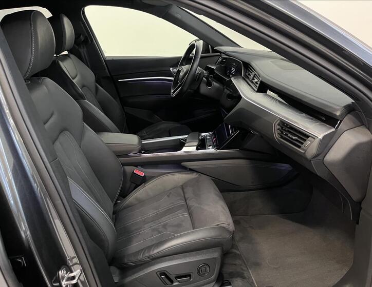 Audi Q8 e-tron 21