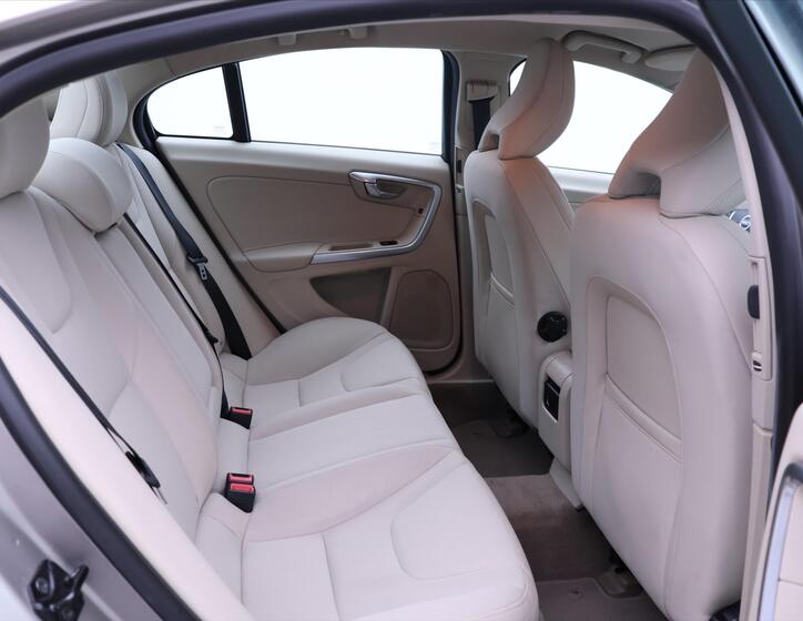 Volvo S60 15