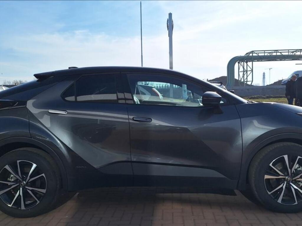 Toyota C-HR 4