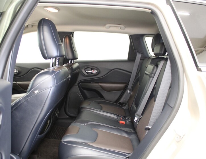 Jeep Cherokee 7