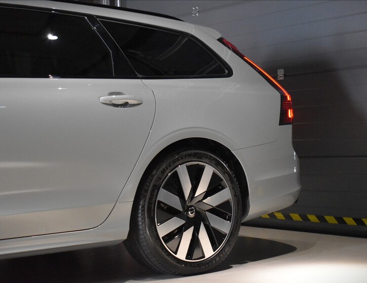 Volvo V90 14