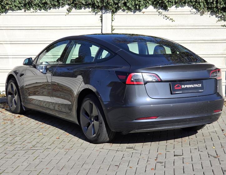 Tesla Model 3 4