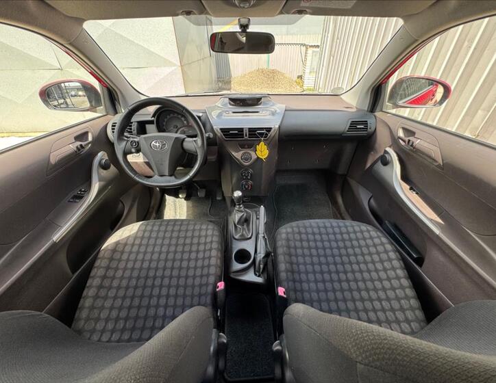Toyota iQ 10