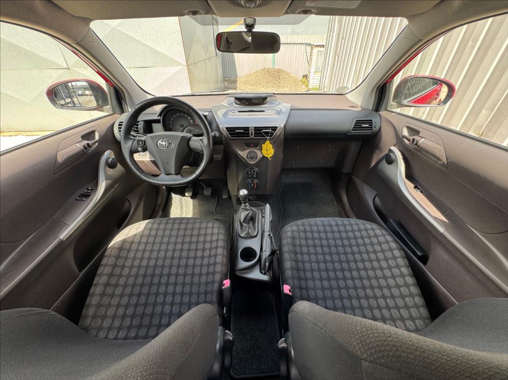 Toyota iQ