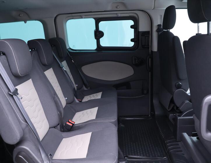 Ford Tourneo Custom 12