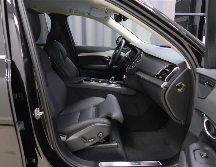 Volvo XC90 11