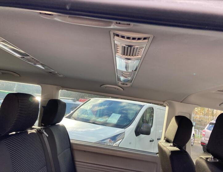 Volkswagen Caravelle 31
