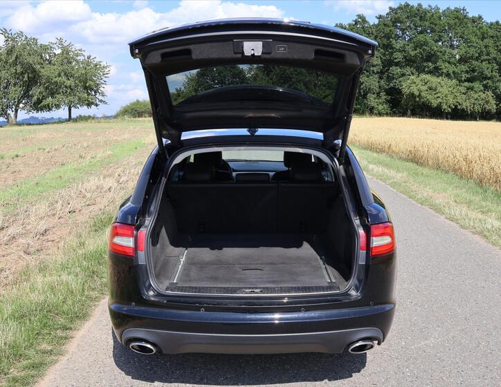 Jaguar XF 9