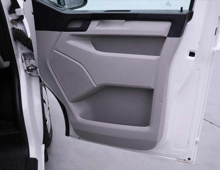 Volkswagen Caravelle 12