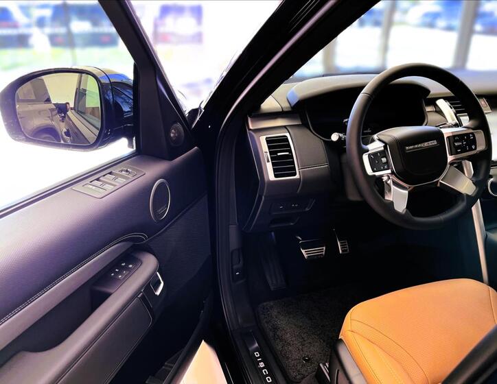 Land Rover Discovery 9