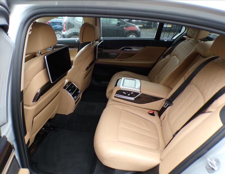 BMW Řada 7 24