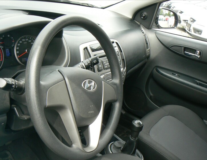 Hyundai i20 9