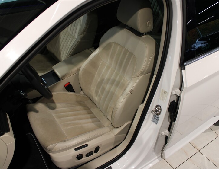Škoda Superb 9