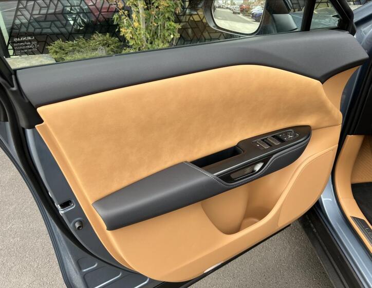 Lexus RZ 450e 7