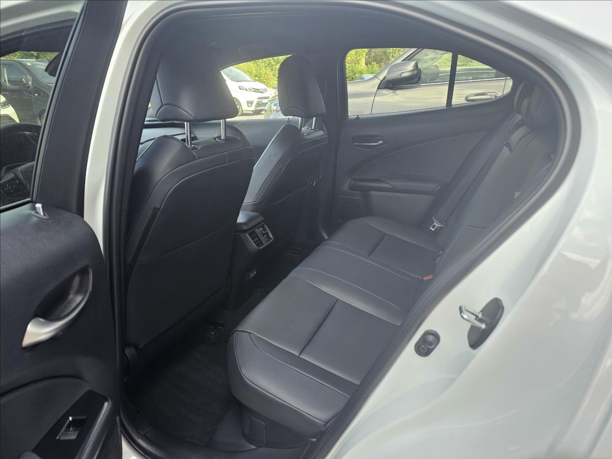 Lexus UX 300h