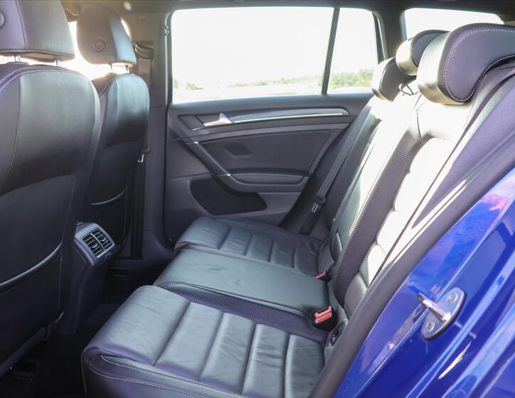 Volkswagen Golf 17