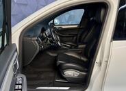 Porsche Macan 11