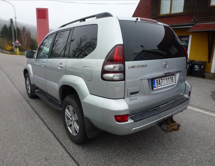 Toyota Land Cruiser 11
