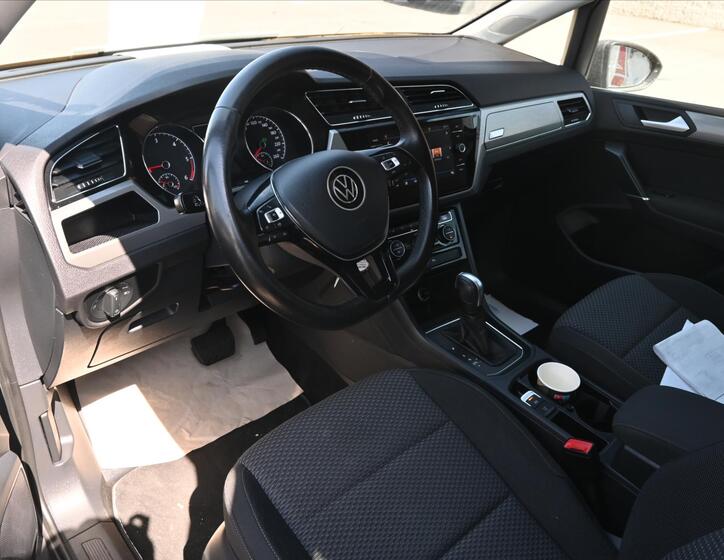 Volkswagen Touran 2