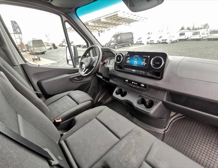 Mercedes-Benz Sprinter 8